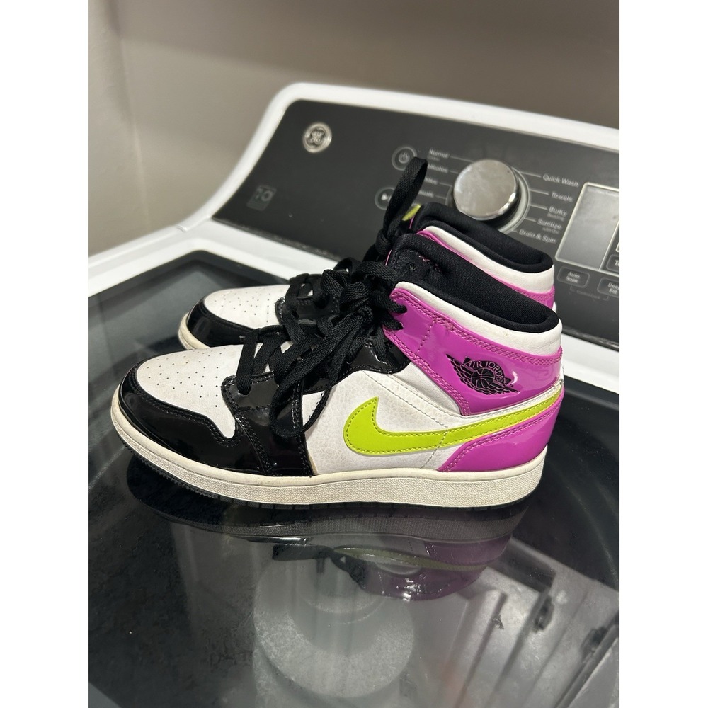 Size 4.5 (GS) - Jordan 1 SE High Cyber Active Fuchsia